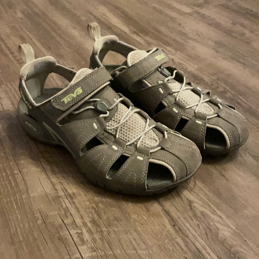 Teva Dozer III closed to sandal size 8